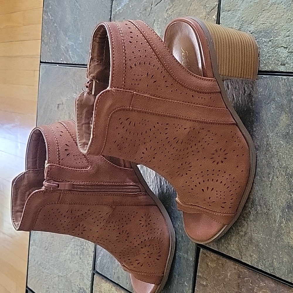 A Rider Girl Booties, Brown, 7.5 - Picture 3 of 13